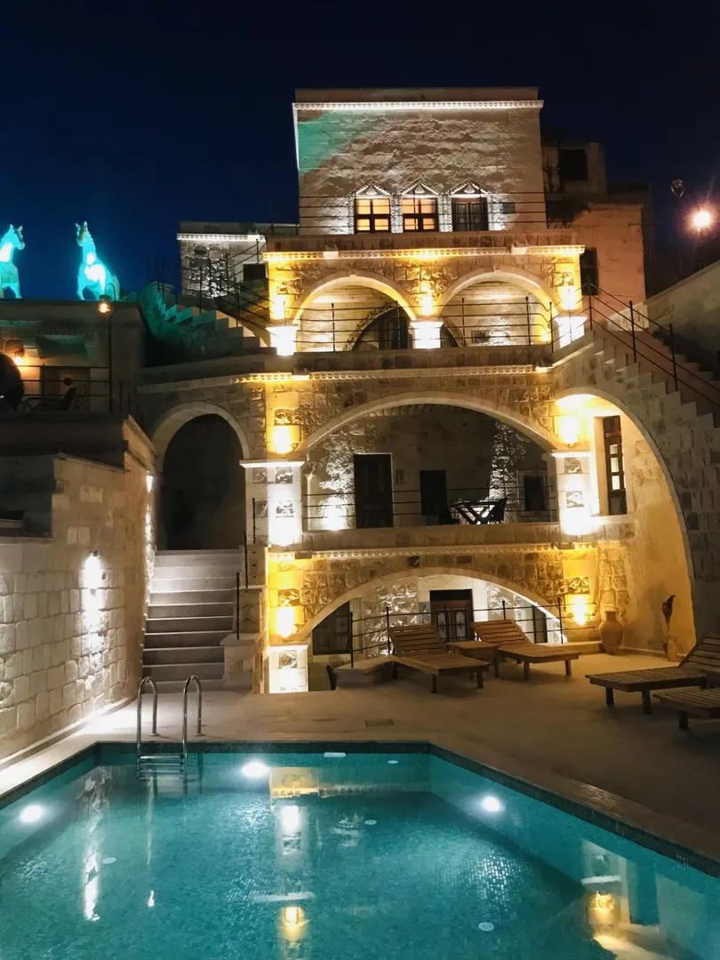 Capp Royal Cave Hotel
