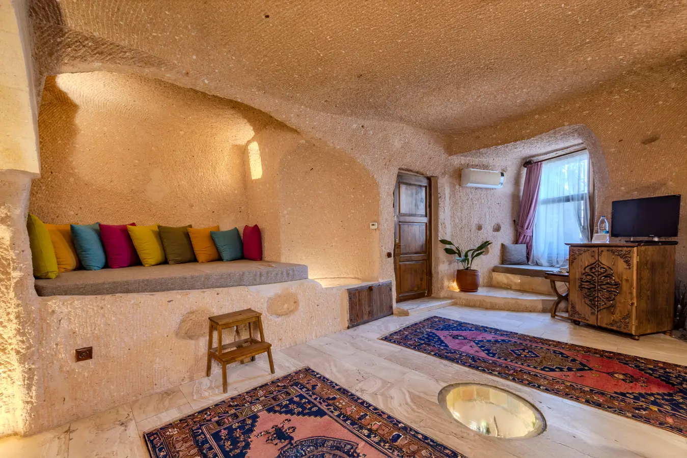 Kapadokya Balayı Paketi 20- Jakuzili & Şömineli Oda