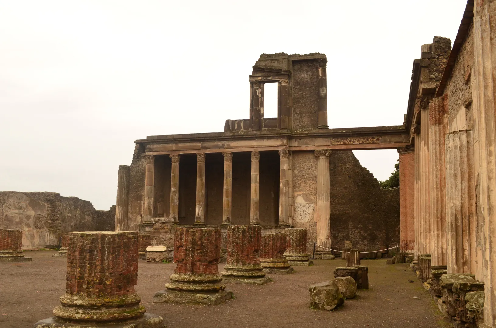 templo de artemisa, ruinas turcas, ruinas del templo artemisa, esmirna turquia, kusadasi templo antigua