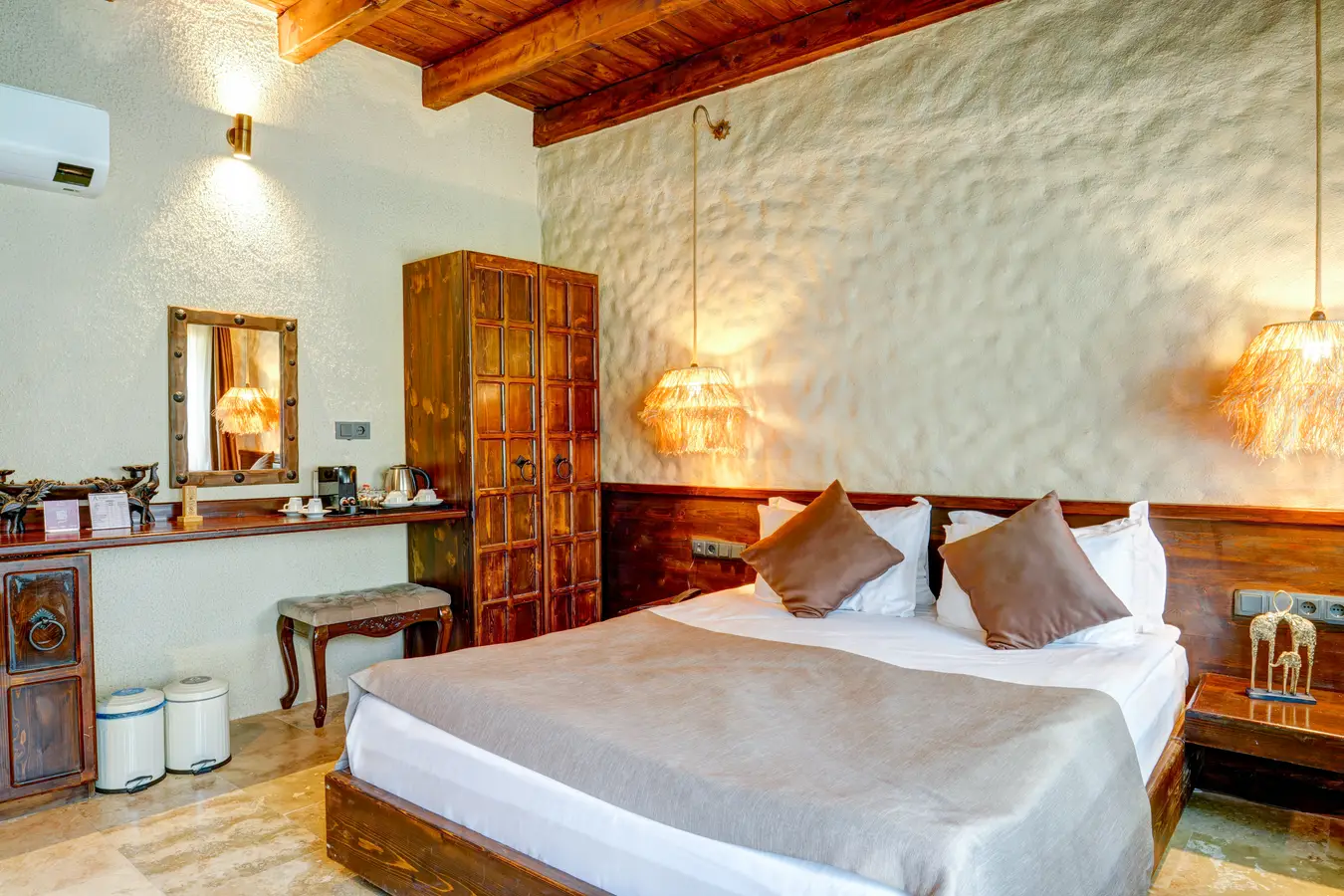 Kapadokya Balayı Paketi 7- Hamamlı Saunalı Şömineli Oda