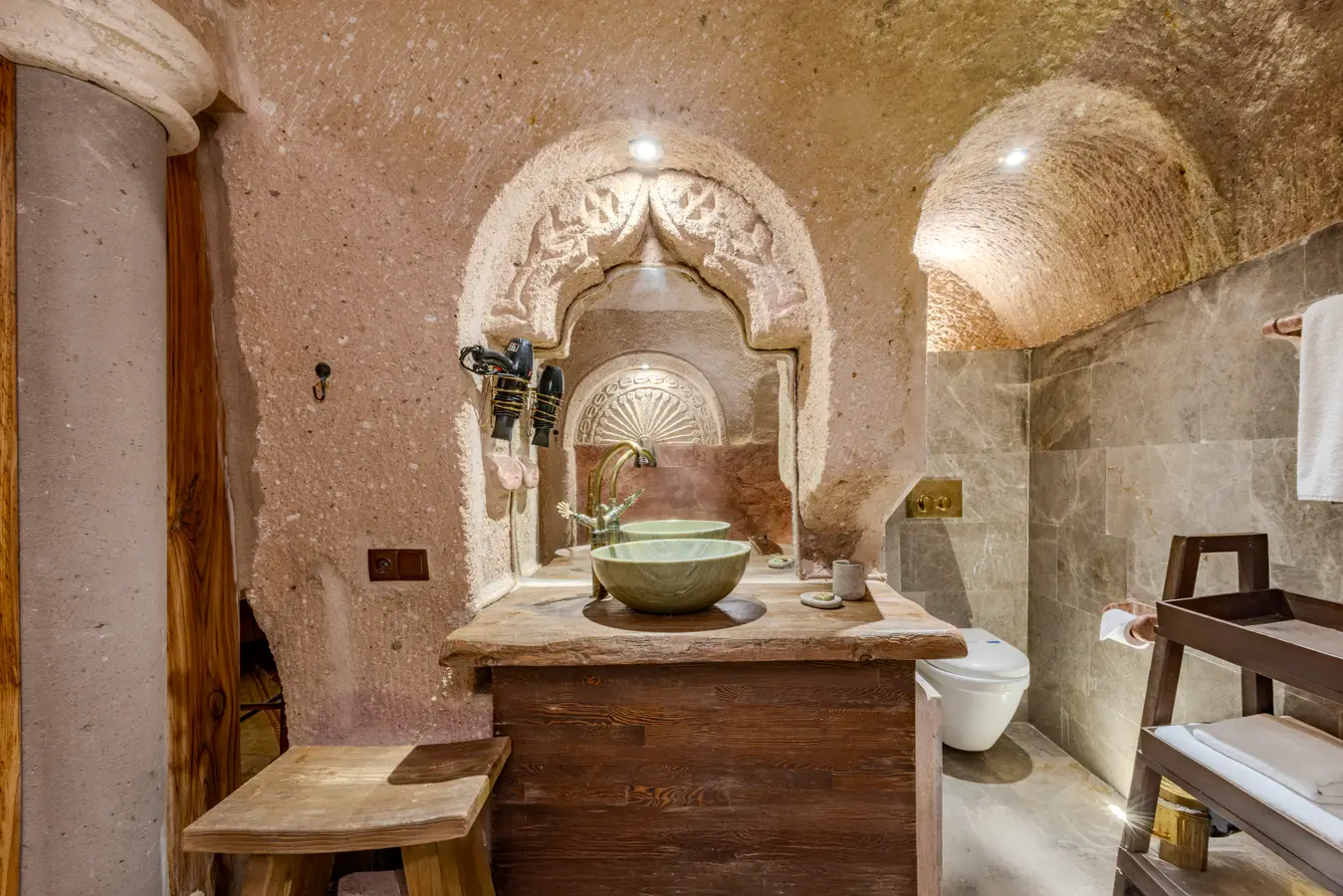 Kapadokya Balayı Paketi 21- Şömineli & Küvetli Oda