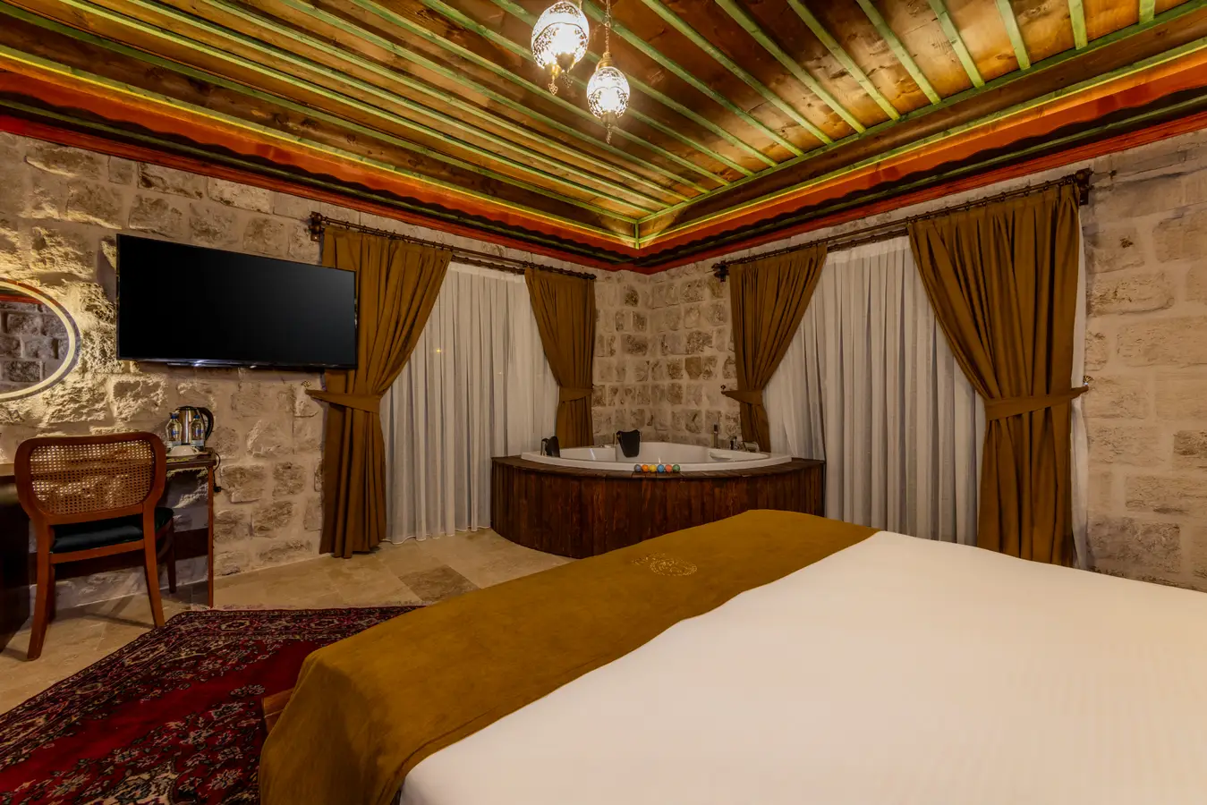 Latona Honeymoon Room 202