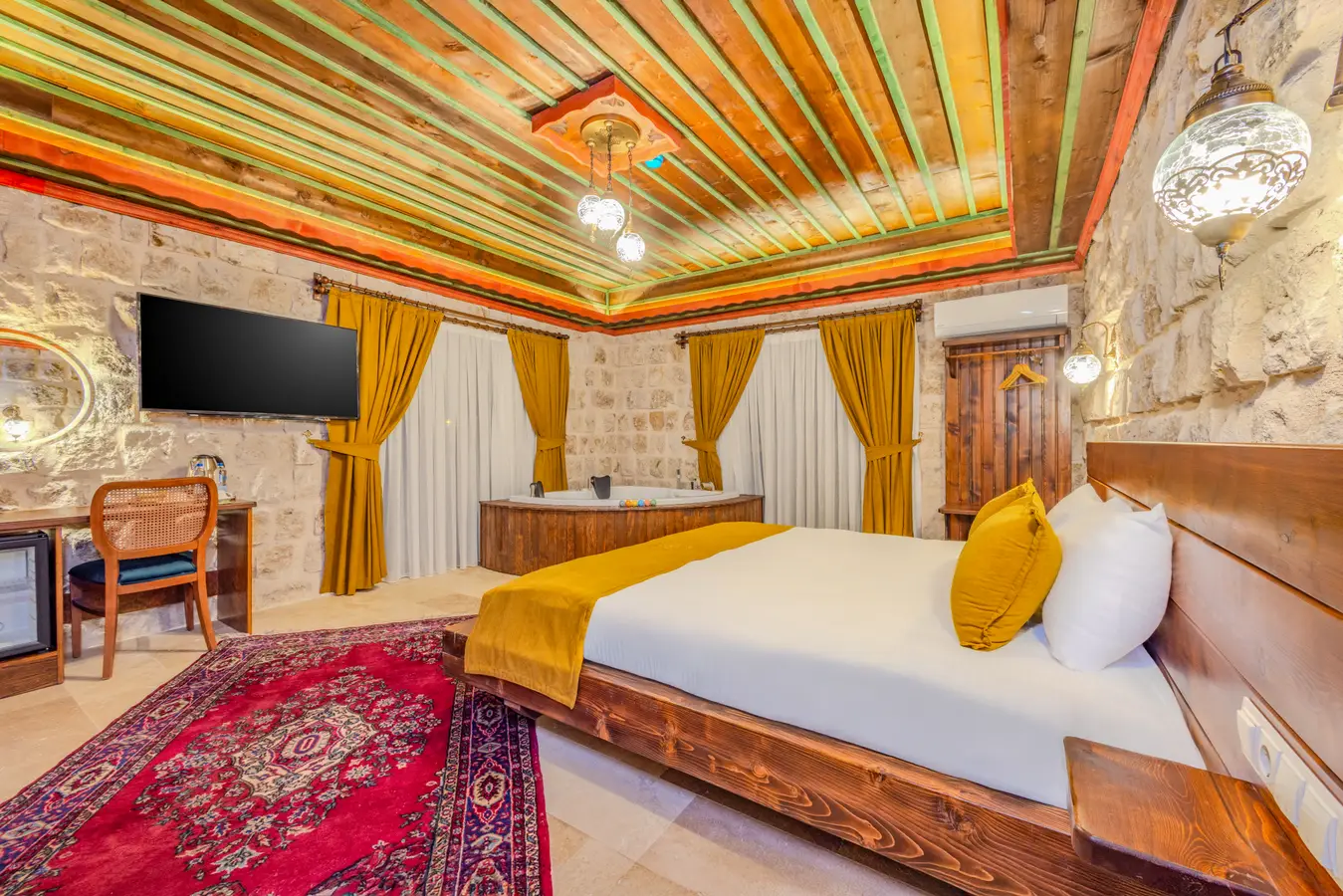 Latona Honeymoon Room 202