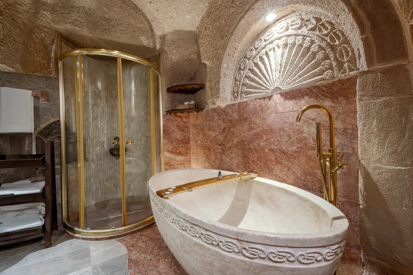 Kapadokya Balayı Paketi 21- Şömineli & Küvetli Oda