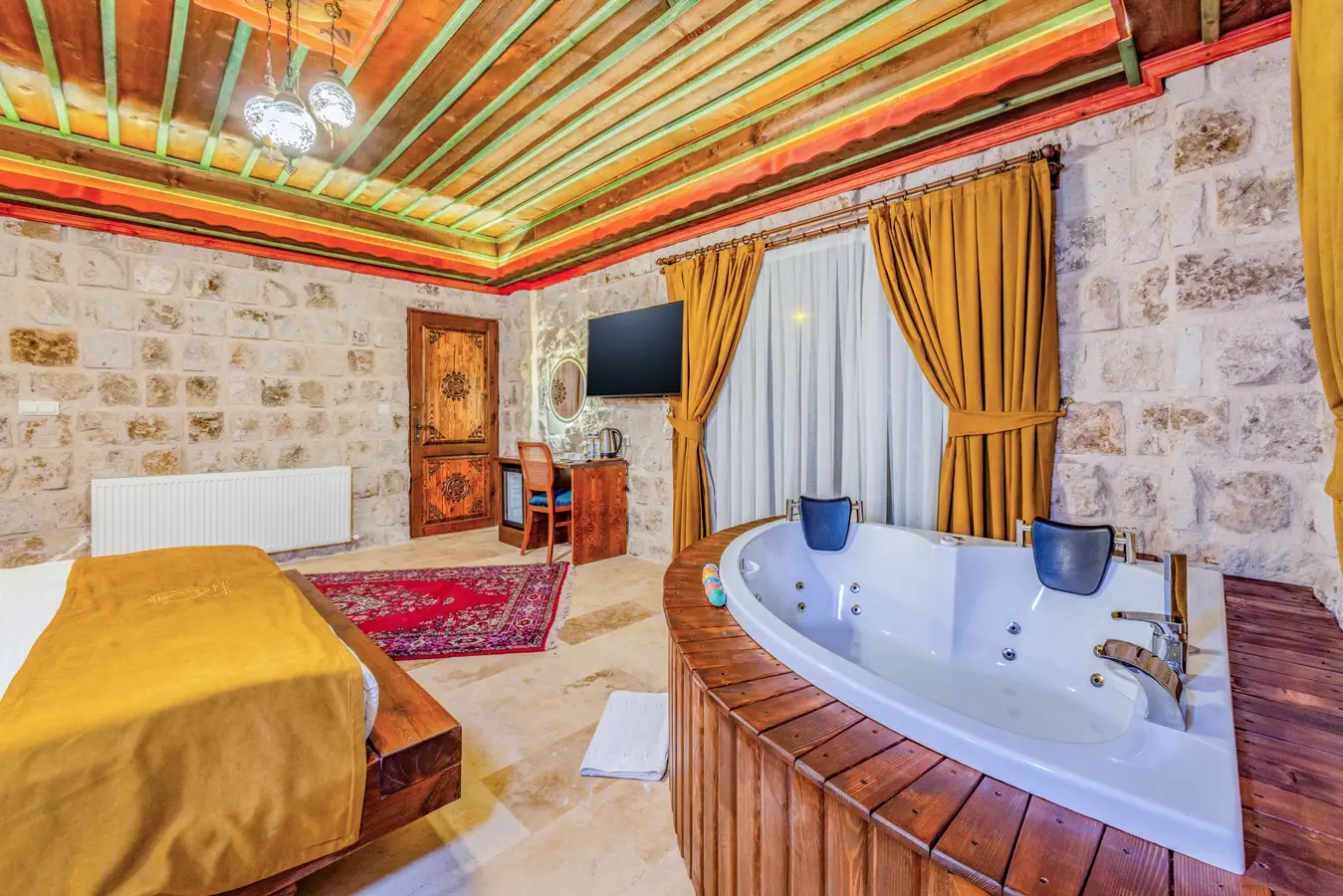 Latona Honeymoon Room 202