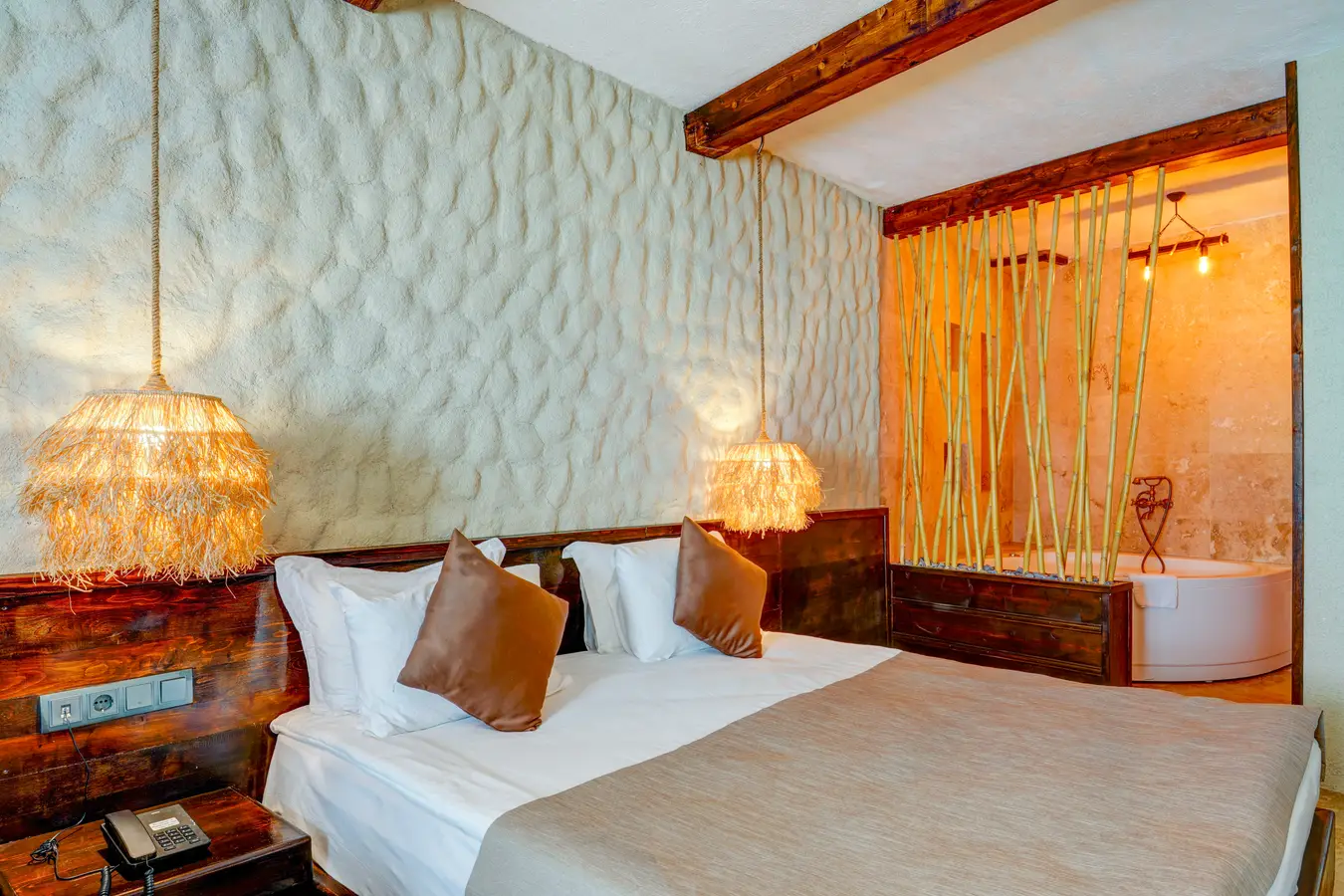 Kapadokya Balayı Paketi 6 - Jakuzili & Şömineli Oda