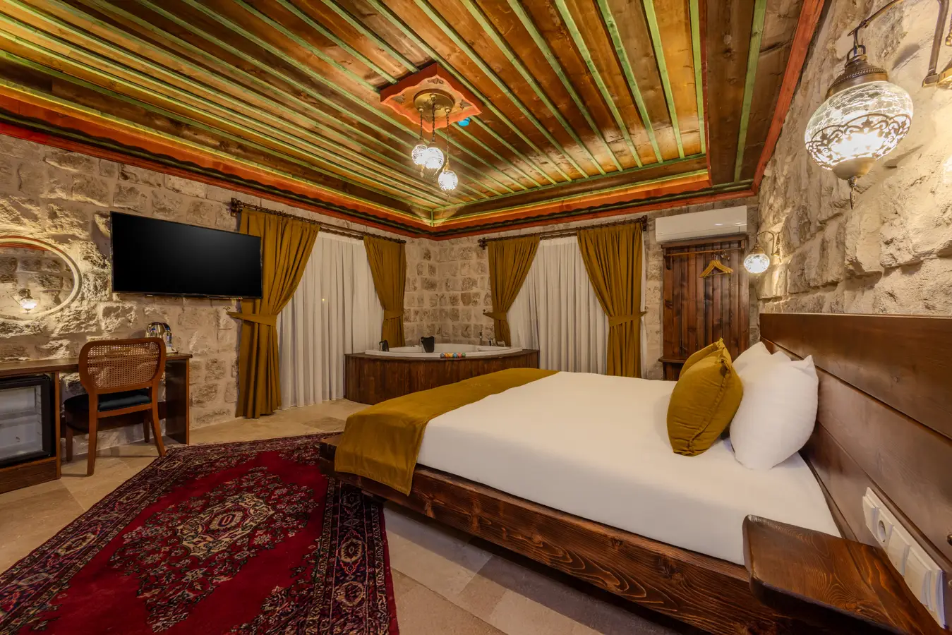 Latona Honeymoon Room 202