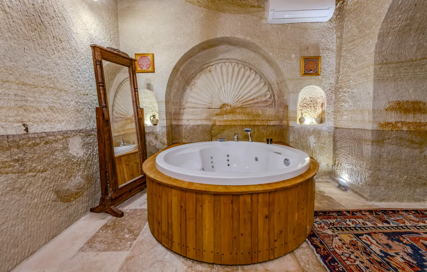 Kapadokya Balayı Paketi 16- Jakuzili Oda