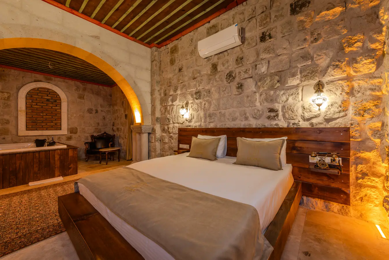 Latona Honeymoon Room 101