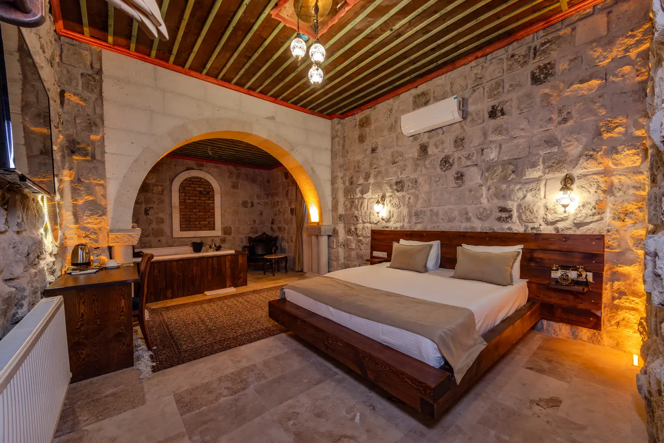 Latona Honeymoon Room 101