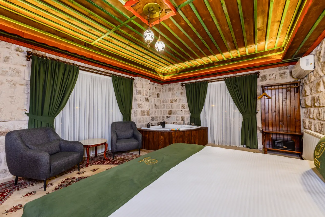 Latona Honeymoon Room 302