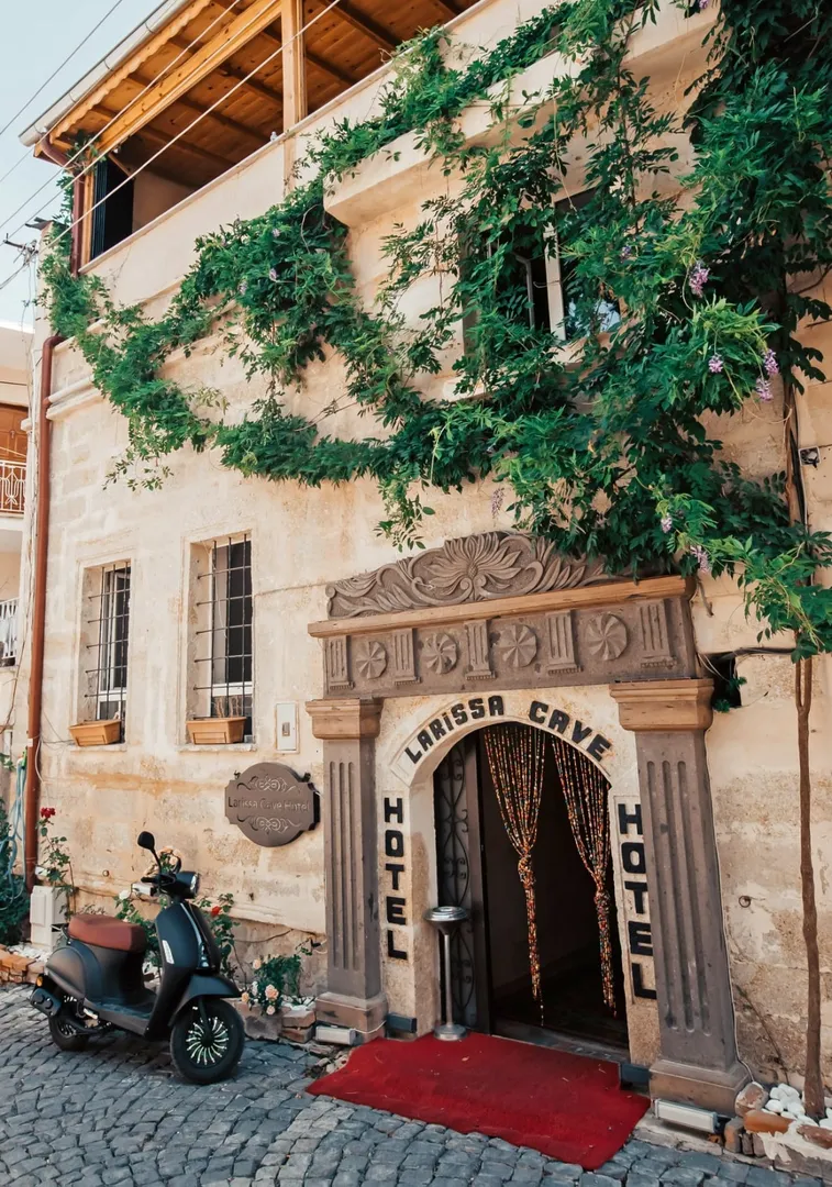 Larissa cave hotel 
