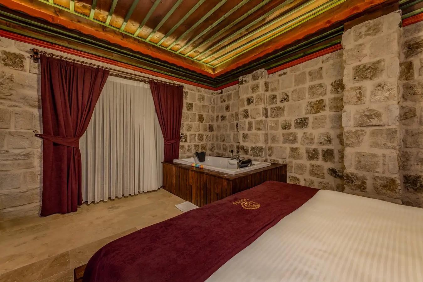 Latona Honeymoon Room 301 